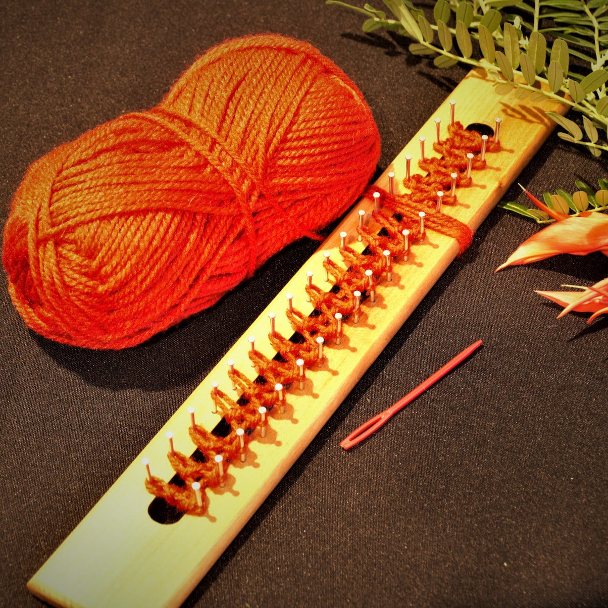 Scarf knitting board